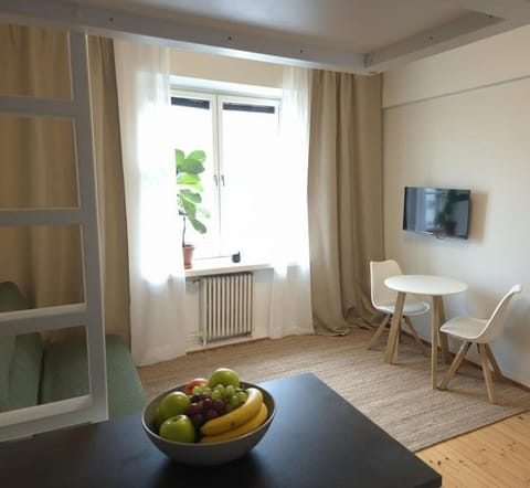 TV and multimedia, Living room, Food and drinks, Seating area, Dining area, Food