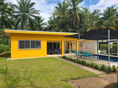 Property building, Day, Garden, Swimming pool