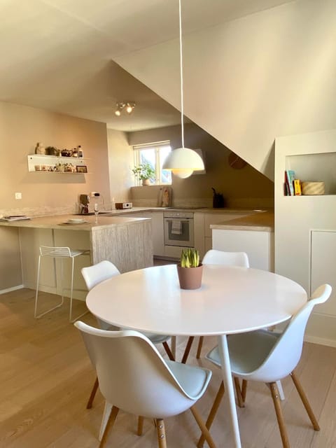 Kitchen or kitchenette, Dining area, pet friendly, stove