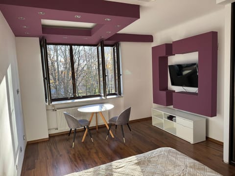 Communal lounge/ TV room, TV and multimedia, View (from property/room), Living room, Breakfast