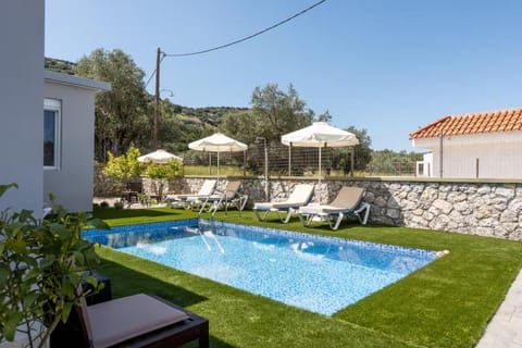 Patio, Spring, Day, Natural landscape, Garden, Garden view, Pool view, Swimming pool, sunbed