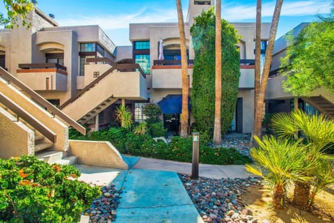 Broadmoor 64 House in Cathedral City