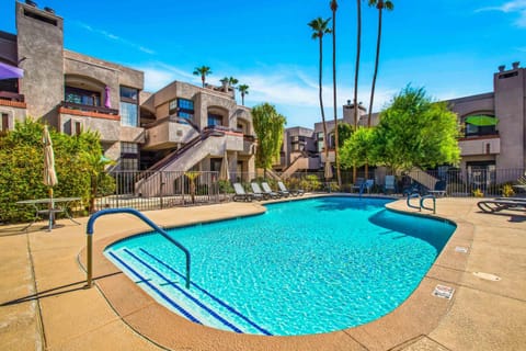 Broadmoor 64 House in Cathedral City