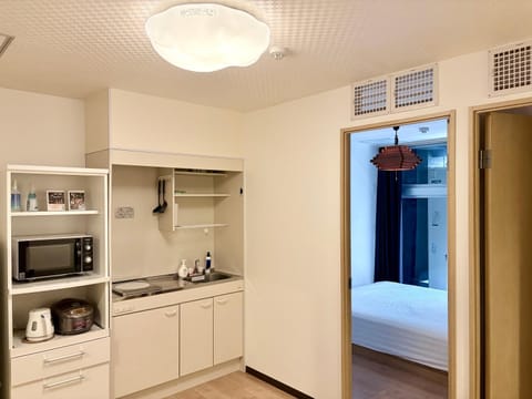 Kitchen or kitchenette, Bedroom