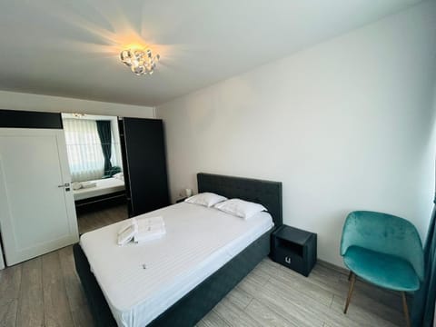 Bed, Living room, Photo of the whole room, Seating area, Bedroom, wardrobe
