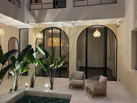 Patio, Living room