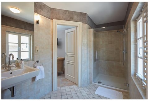 Weingut & Gästehaus GiwerGreif Bed and Breakfast in Trier-Saarburg