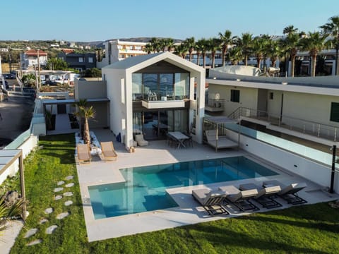 Balcony/Terrace, Pool view, Pool view, Sea view, Sea view, Swimming pool, sunbed