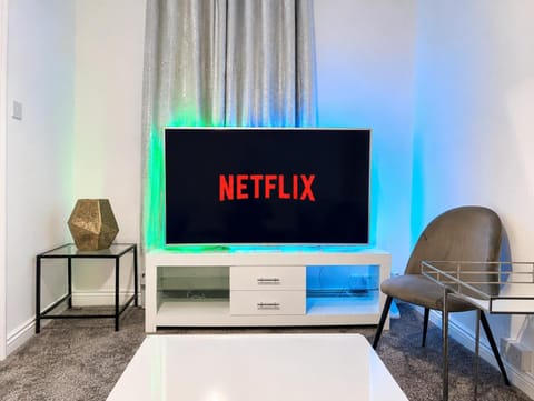 Communal lounge/ TV room, TV and multimedia, Living room