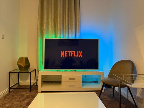 Communal lounge/ TV room, TV and multimedia, Evening entertainment