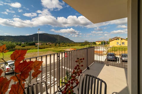 Property building, Day, Neighbourhood, Natural landscape, View (from property/room), Balcony/Terrace, Dining area, Mountain view, Parking