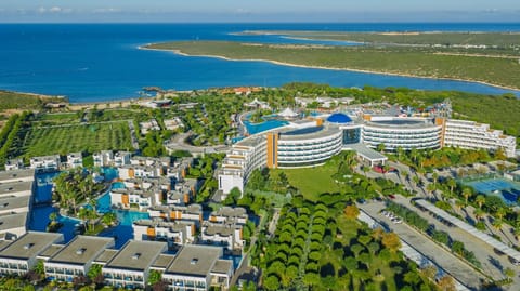 Property building, Day, Natural landscape, Bird's eye view, Pool view, Sea view, Swimming pool