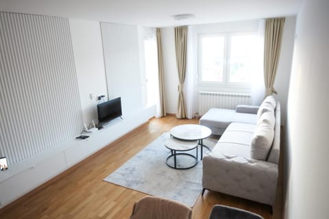 TV and multimedia, Living room, Photo of the whole room, Seating area