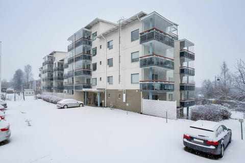 Facade/entrance, Parking, acessibility