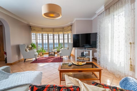 Communal lounge/ TV room, TV and multimedia, Living room, Seating area