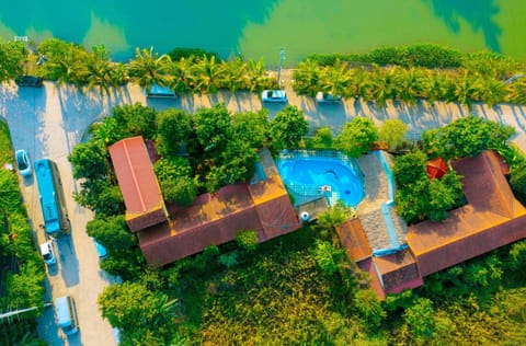 Property building, Day, Natural landscape, Bird's eye view, Lake view, Pool view, River view, Sea view, Swimming pool