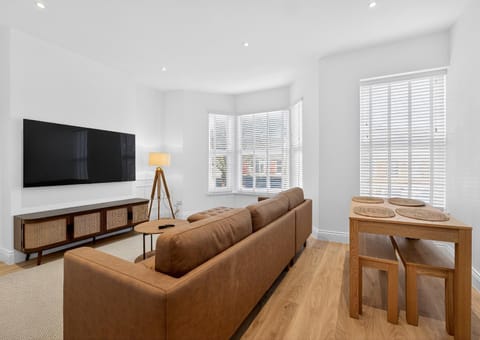 TV and multimedia, Living room, Seating area, Dining area, Evening entertainment