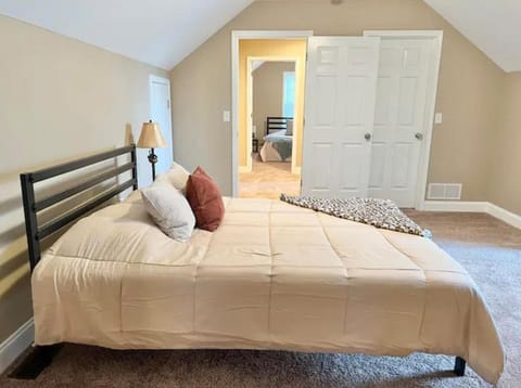 Cozy Home on Golf Course Near I75 and Bucee's House in Richmond