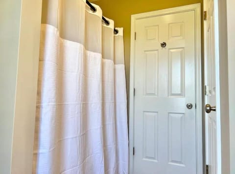 Cozy Home on Golf Course Near I75 and Bucee's House in Richmond