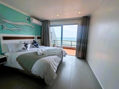Bed, Photo of the whole room, Bedroom, Sea view, towels