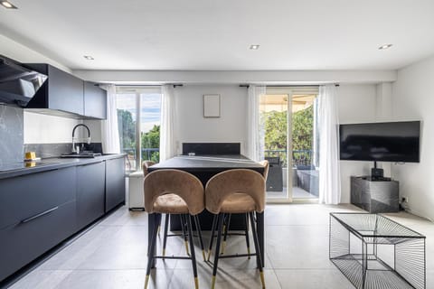 Property building, dishwasher, microwave, oven, washing machine, kitchen
