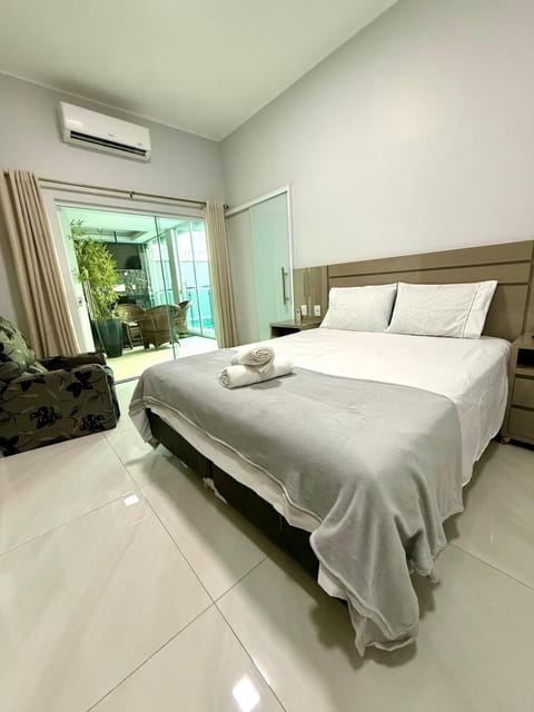 Bed, Living room, Photo of the whole room, Seating area, Bedroom, towels, air conditioner
