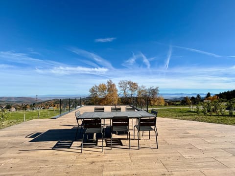 Patio, Natural landscape, View (from property/room), Balcony/Terrace, Dining area, City view, Garden view