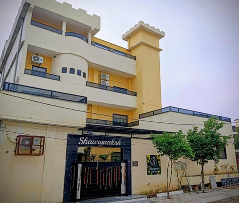 Property building, Day