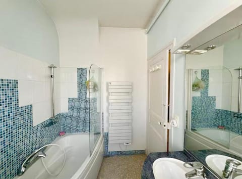 Le Coquelicot - Centre - 8 Personnes - Parking Apartment in Le Mans