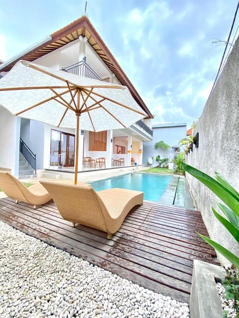 Property building, View (from property/room), Balcony/Terrace, Pool view, Swimming pool, sunbed