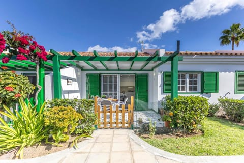 Property building, Day, Garden