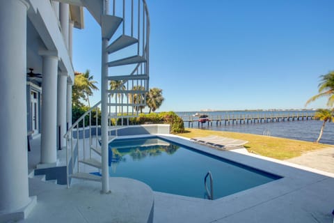 Oceanside Fort Myers Luxury! Pool, Terrace and Views House in Iona