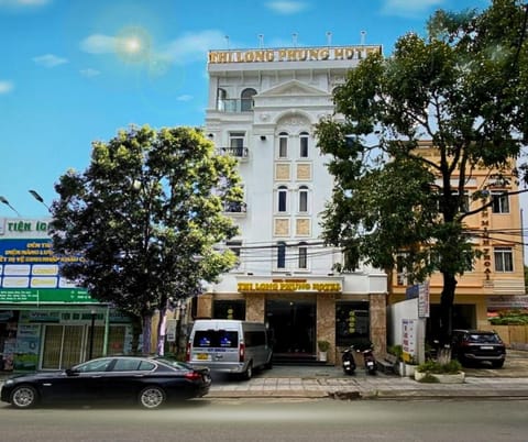 Property building, Day, City view, Parking
