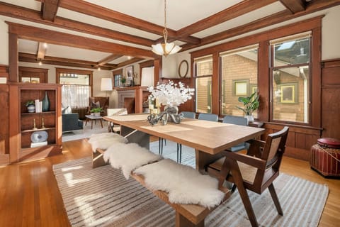 Living room, Photo of the whole room, Decorative detail, Dining area