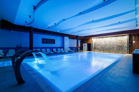 Swimming pool, Swimming pool