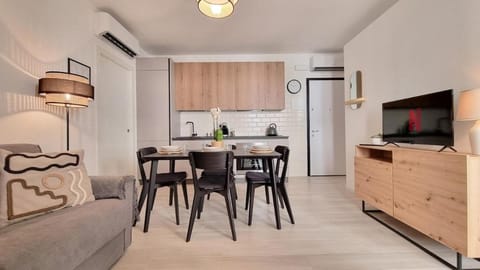 Shower, Toilet, Restaurant/places to eat, Bed, Garden, Bathroom, TV and multimedia, Coffee/tea facilities, Balcony/Terrace, Balcony/Terrace, Kitchen or kitchenette, Living room, Photo of the whole room, Decorative detail, Decorative detail, Seating area, Dining area, Canoeing, Cycling, Bedroom, Quiet street view, Parking, bidet, dishwasher, flat iron, furniture, furniture, hair dryier, heating, heating, internet, internet, microwave, oven, pet friendly, pet friendly, storage, stove, toaster, towels, towels, washing machine, dryer, kitchen, kitchen, elevator, acessibility, air conditioner, air conditioner