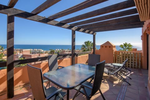 Property building, Balcony/Terrace, Living room