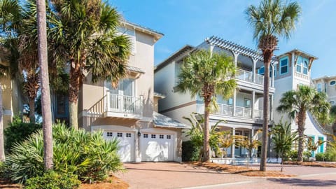 Pooling Around House in Rosemary Beach