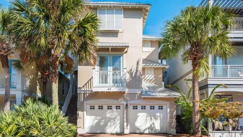 Pooling Around House in Rosemary Beach