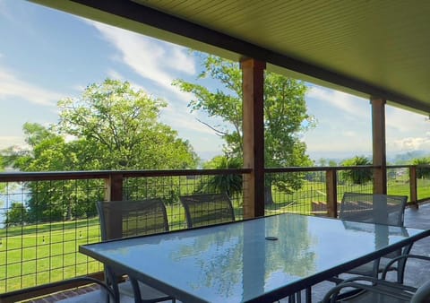 Exclusive Attraction Ticket Prices! Beautiful Lake Front Estate with Dock House in Douglas Lake