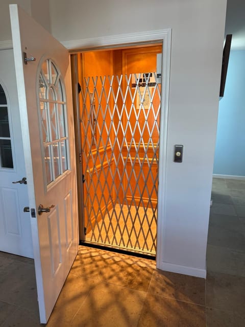 UltraLuxury Stays Sleeps 22 Tampa FL House in Town N Country