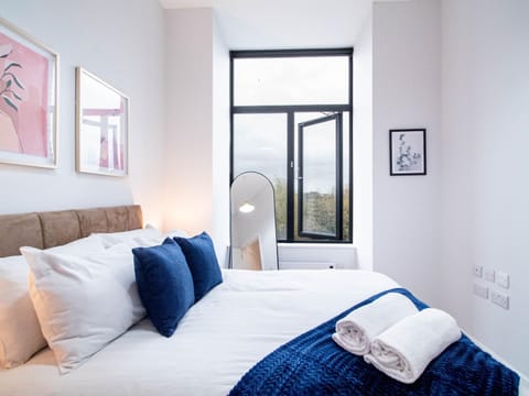 Bed, Photo of the whole room, Bedroom, towels