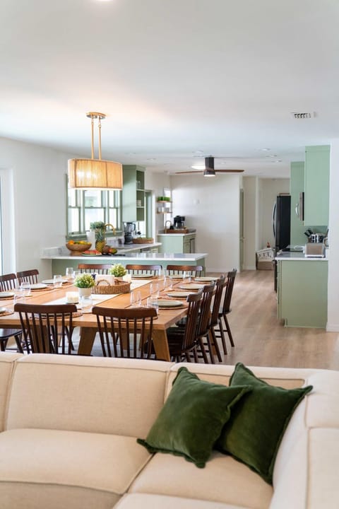 Kitchen or kitchenette, Dining area, kitchen