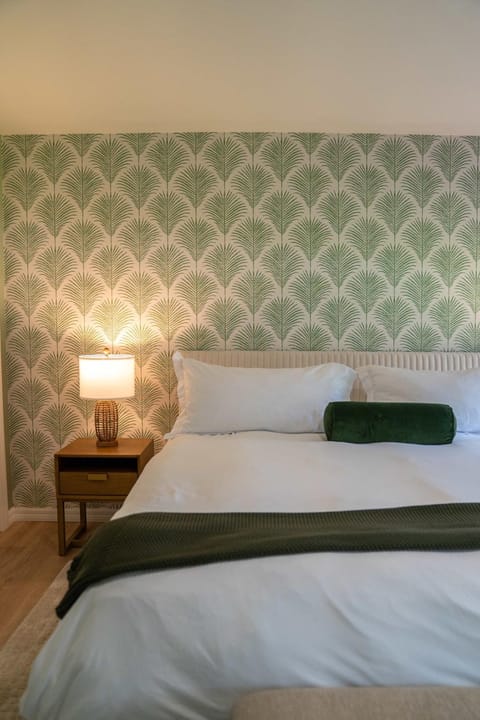 Property building, Bedroom, Family