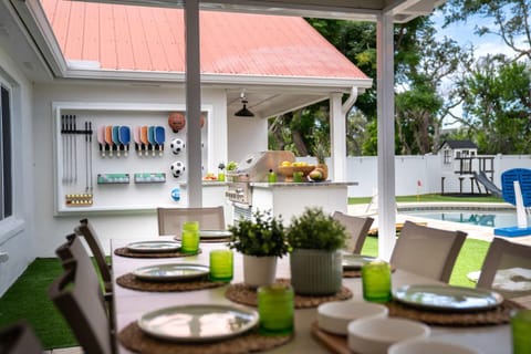 Seating area, Dining area, Pool view