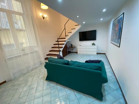 Communal lounge/ TV room, TV and multimedia, Living room, Seating area, Evening entertainment