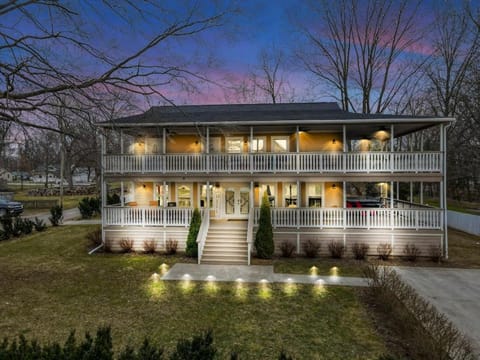 Colonial on Crane House in Buckeye Lake