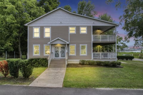 Colonial on Crane House in Buckeye Lake