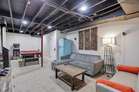 Colonial on Crane House in Buckeye Lake