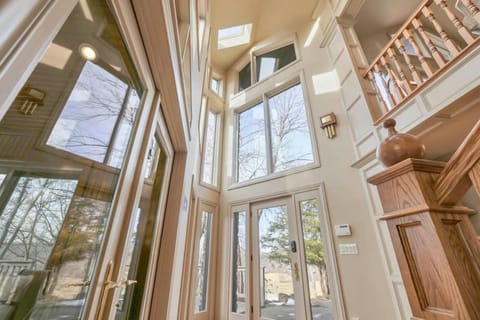 Daisy Glen Retreat - Amazing Indoor Pool House in Ohio